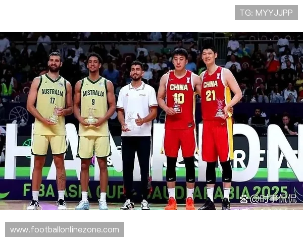 中国篮球新星崭露头角 力压老将引领球队迎来复兴新篇章