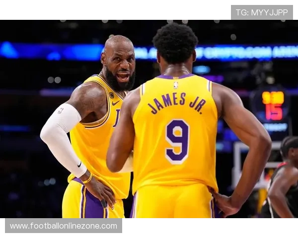 湖人詹姆斯关键时刻爆发带队逆转勇士获胜