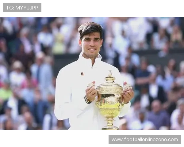 网球大满贯最新赛季开幕 世界顶尖选手争夺激烈精彩不断