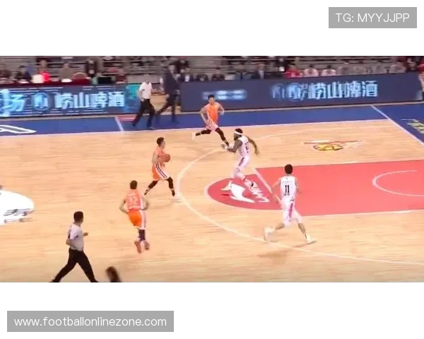 网球赛场风云再起顶尖球员鏖战激烈争夺冠军