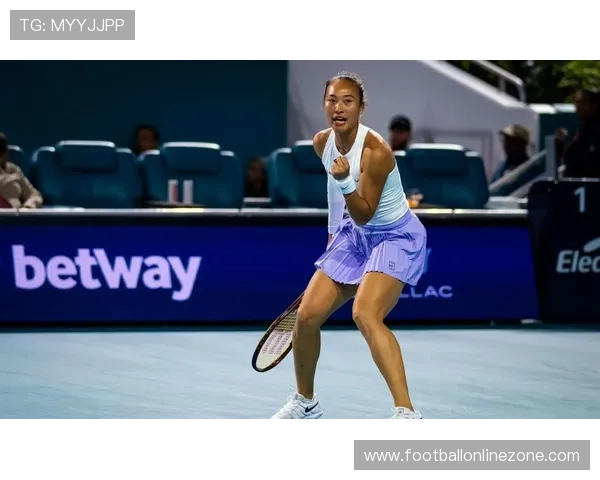 网球赛事激战正酣，各大球星争夺年度排名，精彩瞬间不断上演